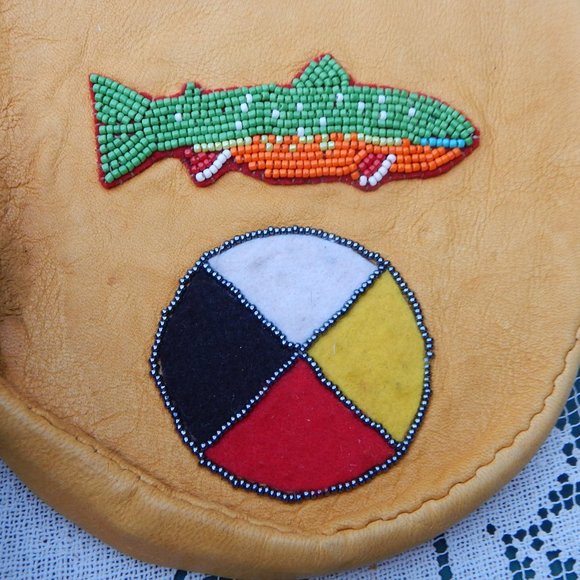First Nations Leather Pouch for drum or bag, beaded, felted - Picture 2 of 5